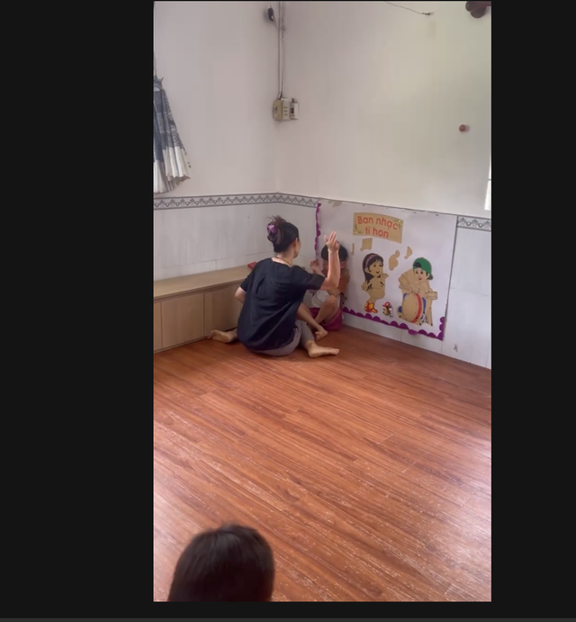 TP.HCM: Chủ nhóm lớp mầm non tư thục đè, đánh, nhét trái cây vào miệng trẻ-1