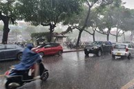 Cảnh báo dông lốc, mưa đá cục bộ ở Hà Nội