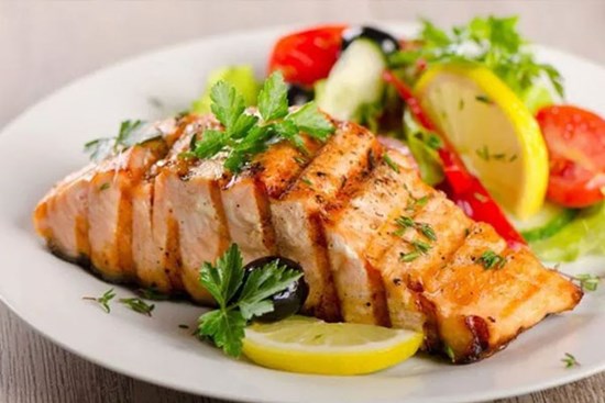 Cách làm cá hồi nướng bơ tỏi siêu bổ dưỡng cho gia đình