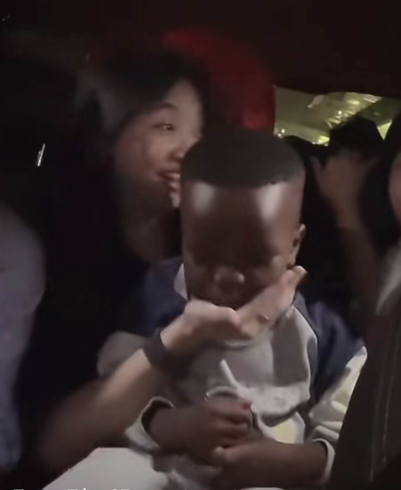 Lôi con bất ngờ bị bịt miệng sau câu nói: Cô Tiên ơi, chú Linh đang ở Việt Nam rồi này-2