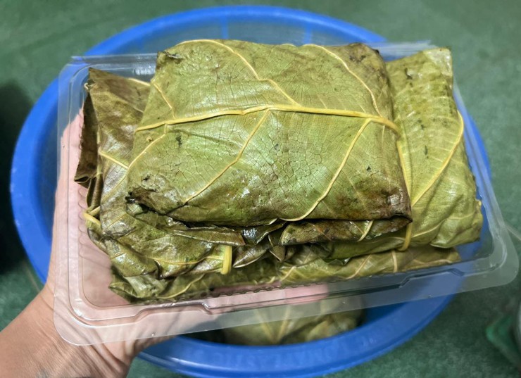 Dân Việt đua nhau mua bánh trứng kiến, tiểu thương ngày bán hàng trăm chiếc-3