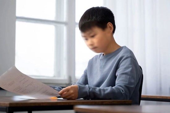 Cả nhà đi nhẹ nói khẽ, tức lộn ruột vẫn phải