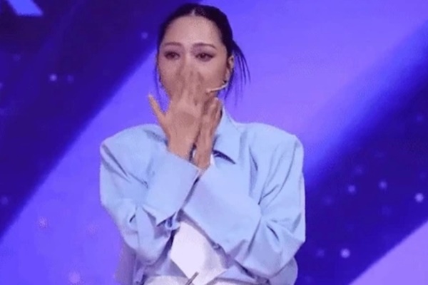 Bảo Anh khóc nức nở: Mọi người nói rằng người ta không xứng với em-1