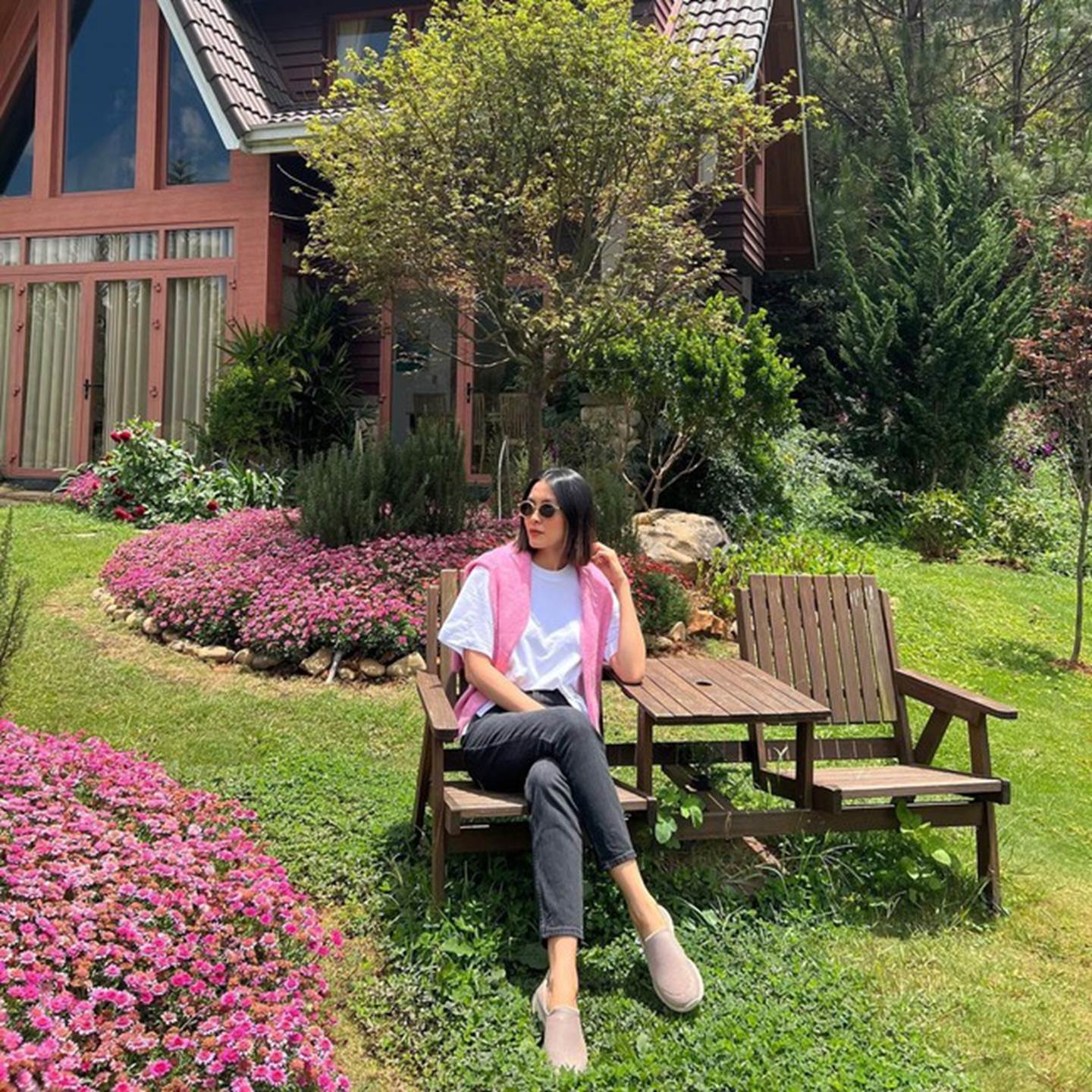 Tham khảo Tăng Thanh Hà 10 cách mặc quần jeans ống đứng sành điệu suốt 4 mùa-2