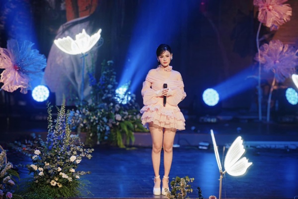 Nhan sắc con gái lớn của Tú Dưa với mối tình đầu-21