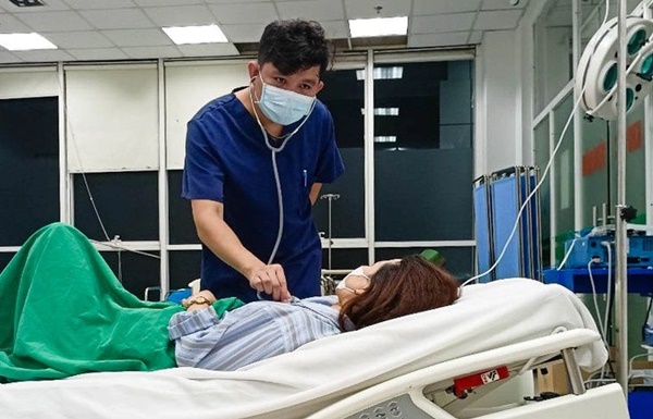 Tay chân miệng tại Hà Nội vào đỉnh dịch: Triệu chứng nguy hiểm nhất-2