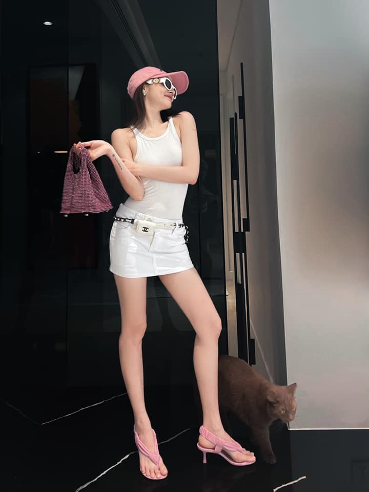 Thời trang hack tuổi và tôn dáng đỉnh cao của Bảo Anh-1