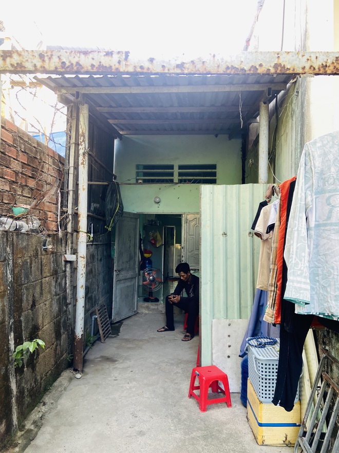 Nam shipper bị cướp mất xe và 80 đơn hàng ở TPHCM: Hai vợ chồng định lễ này về thăm con nhưng giờ mất hết tiền rồi...-2