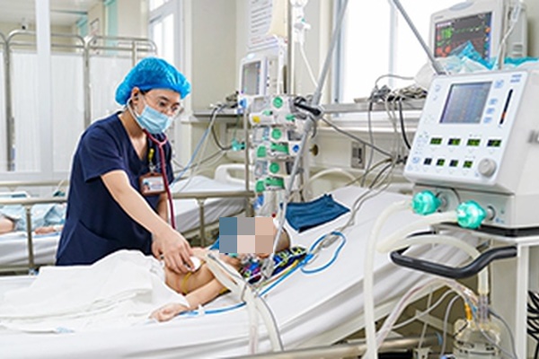 Trẻ 6 tháng tuổi ngộ độc vì uống nhầm liều vitamin D người lớn-3