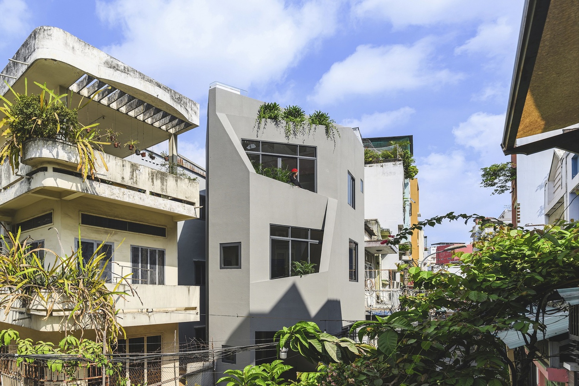 Căn nhà xanh, độc đáo trên mảnh đất hình lục giác tại TPHCM-1