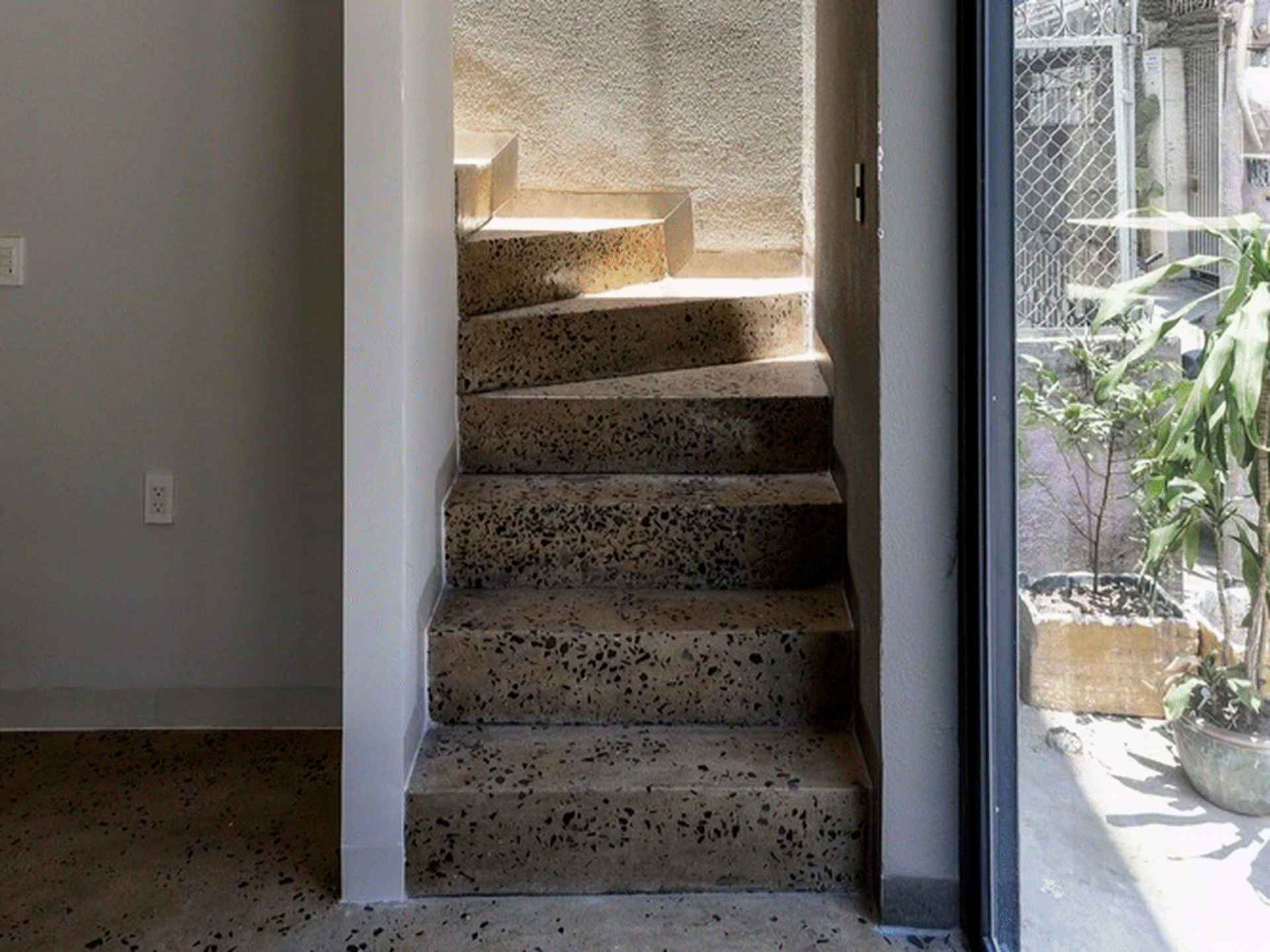 Căn nhà xanh, độc đáo trên mảnh đất hình lục giác tại TPHCM-7