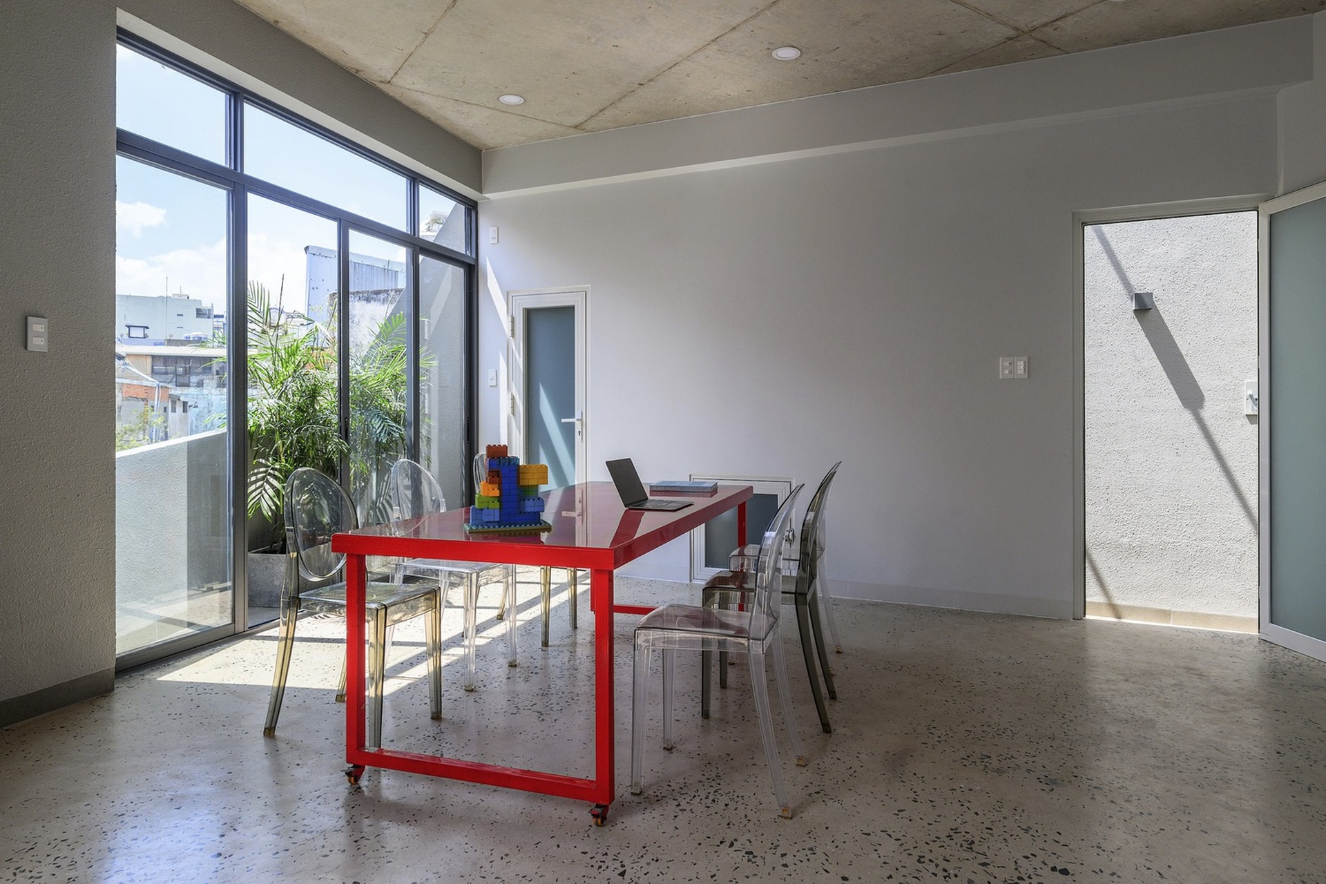 Căn nhà xanh, độc đáo trên mảnh đất hình lục giác tại TPHCM-9