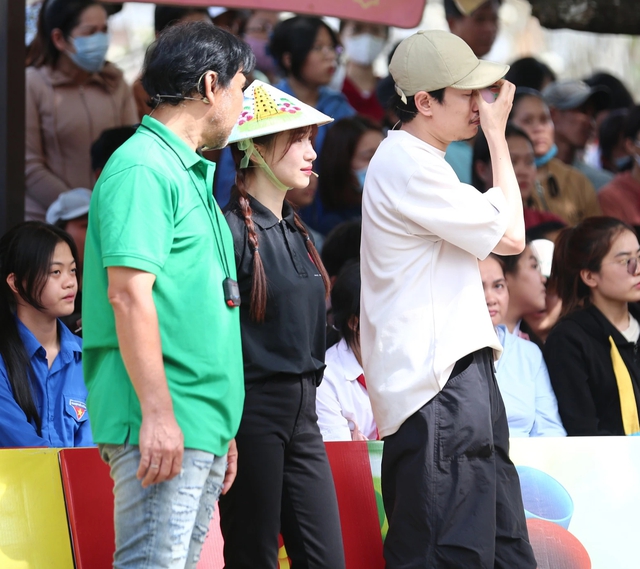 Kiều Minh Tuấn bật khóc nức nở: Khi cha mất, em tôi còn không thấy mặt cha-2