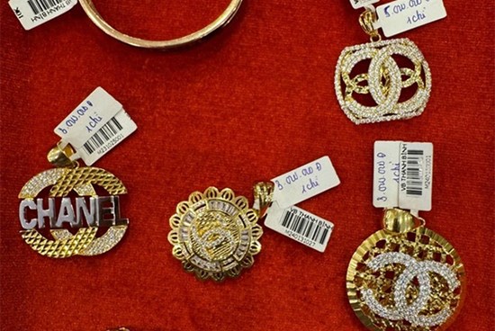 Tiệm vàng ở Vĩnh Phúc bán sản phẩm giả nhãn hiệu Gucci, Dior, Louis Vuitton