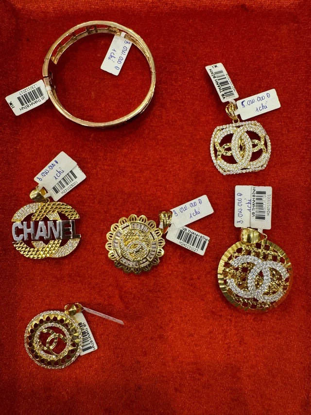 Tiệm vàng ở Vĩnh Phúc bán sản phẩm giả nhãn hiệu Gucci, Dior, Louis Vuitton-1