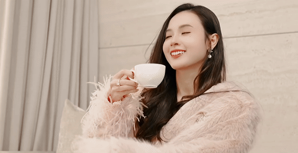 Midu tung clip ngập cẩu lương trước thềm công khai chồng doanh nhân: Dâu rể khóa môi tình tứ, hé lộ cận nhẫn cầu hôn-5