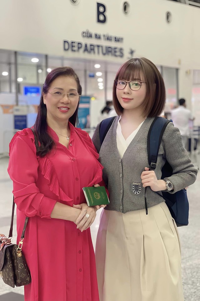 Cuộc sống mới của giảng viên từng tố chồng ngoại tình: Rời Việt Nam sang trời Tây, diện mạo lạ khó nhận ra-13