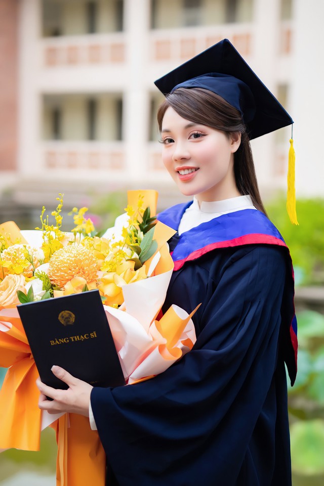 Cuộc sống mới của giảng viên từng tố chồng ngoại tình: Rời Việt Nam sang trời Tây, diện mạo lạ khó nhận ra-6