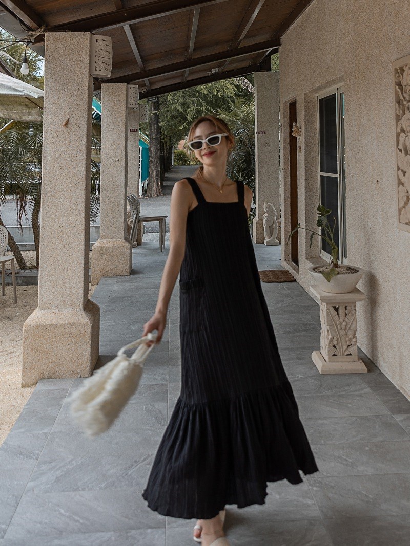 4 mẫu váy hai dây trẻ trung nên có trong tủ đồ hè-10