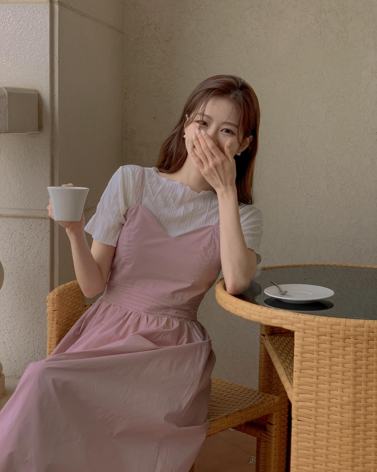 4 mẫu váy hai dây trẻ trung nên có trong tủ đồ hè-8