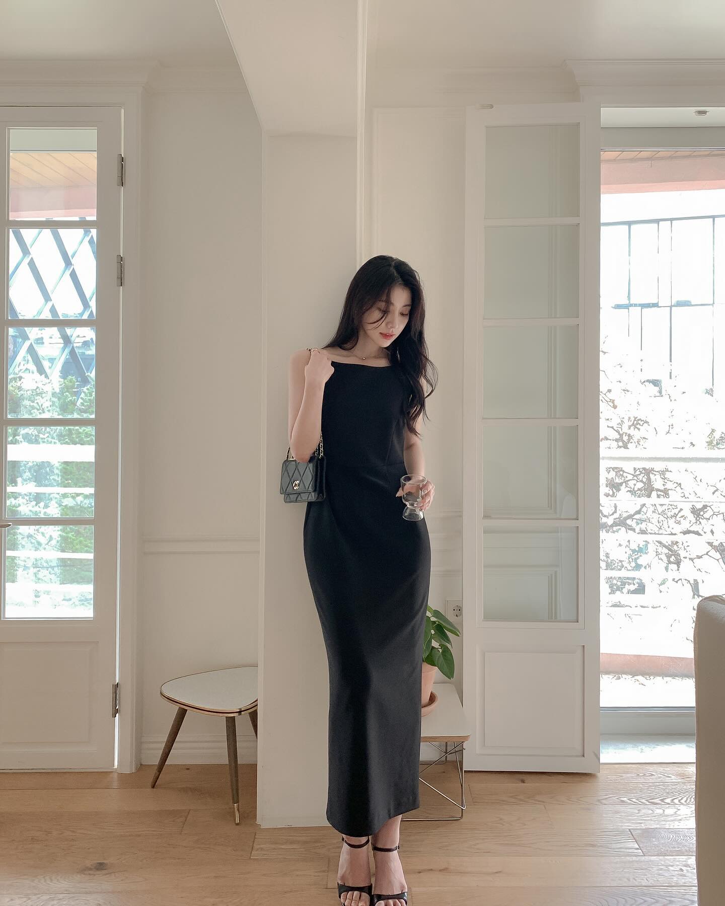 4 mẫu váy hai dây trẻ trung nên có trong tủ đồ hè-9