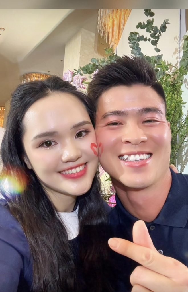 Quỳnh Anh khóc khi xem Queen of Tears, muốn Duy Mạnh học theo Kim Soo Hyun sống chết cùng vợ, phản ứng của chàng cầu thủ ra sao?-2