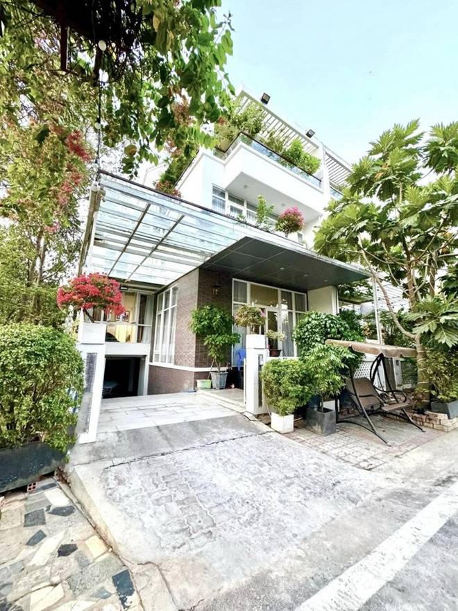 Trịnh Kim Chi hé lộ toàn cảnh ngôi nhà đang sống cùng chồng đại gia, khu vườn nhiều trái cây to bự-1