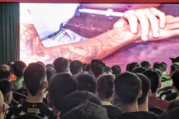 Xác minh vụ hàng loạt ô tô bị tạt sơn đỏ ở Hà Nội-2