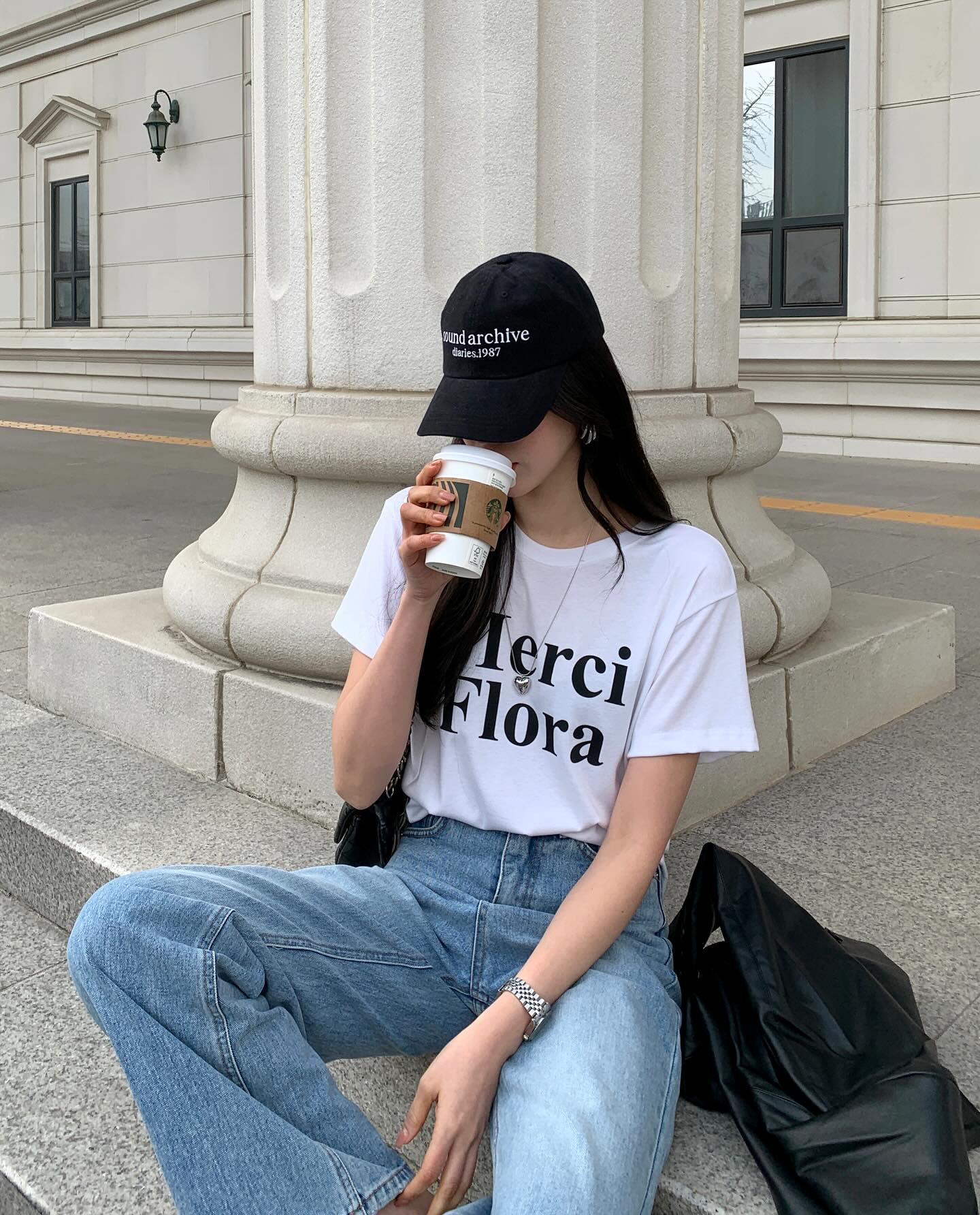 10 công thức áo thun và quần jeans cứ mặc là trẻ trung, sành điệu miễn bàn-8