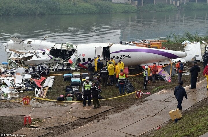 Phi công cho con 15 tuổi cầm lái, máy bay gặp nạn khiến 75 người thiệt mạng-2