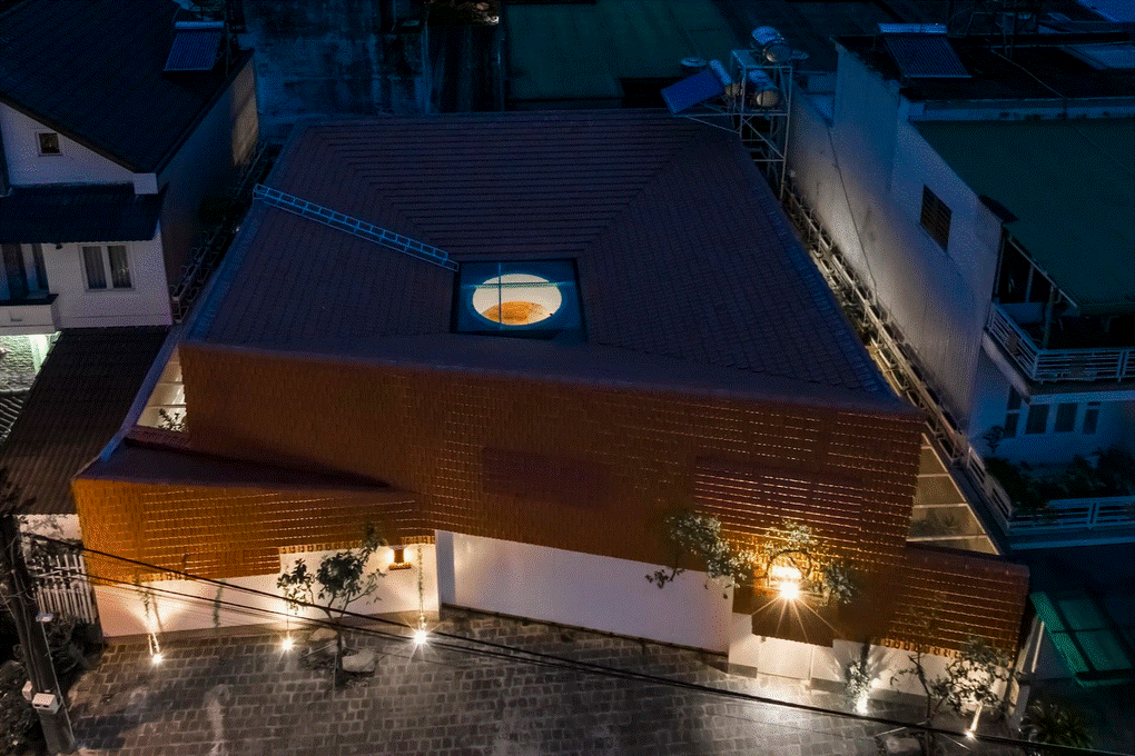 Căn nhà độc đáo với mái ngói ngược và chức năng bẫy gió tại Lâm Đồng-7