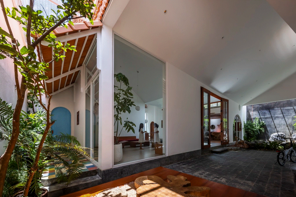 Căn nhà độc đáo với mái ngói ngược và chức năng bẫy gió tại Lâm Đồng-13