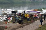 Phi công cho con 15 tuổi cầm lái, máy bay gặp nạn khiến 75 người thiệt mạng