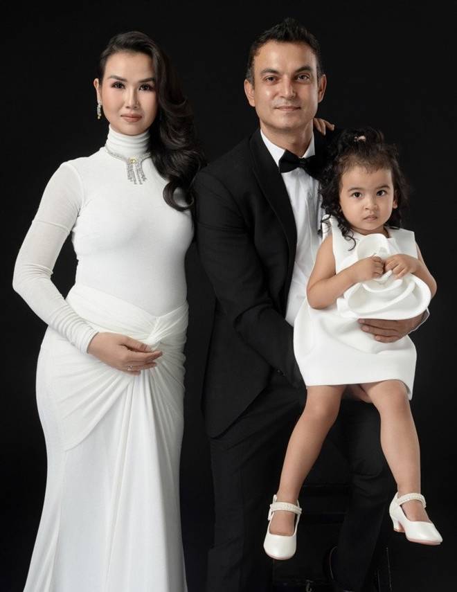 Võ Hạ Trâm có thêm bé Rồng với chồng Ấn Độ, phản ứng của con gái lớn khi biết tin sắp lên chức chị mới bất ngờ-1