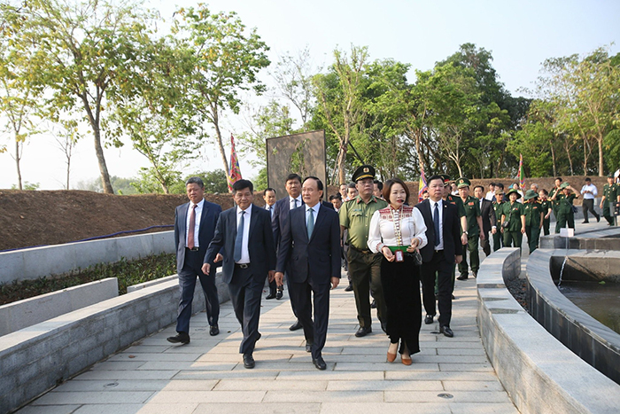 Đoàn đại biểu thành phố Hà Nội dâng hương tưởng niệm các anh hùng liệt sĩ tại tỉnh Điện Biên-2