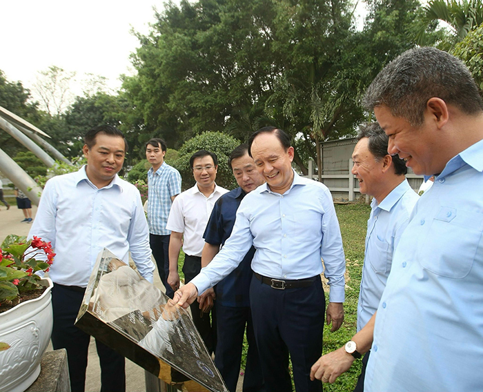 Đoàn đại biểu thành phố Hà Nội dâng hương tưởng niệm các anh hùng liệt sĩ tại tỉnh Điện Biên-9