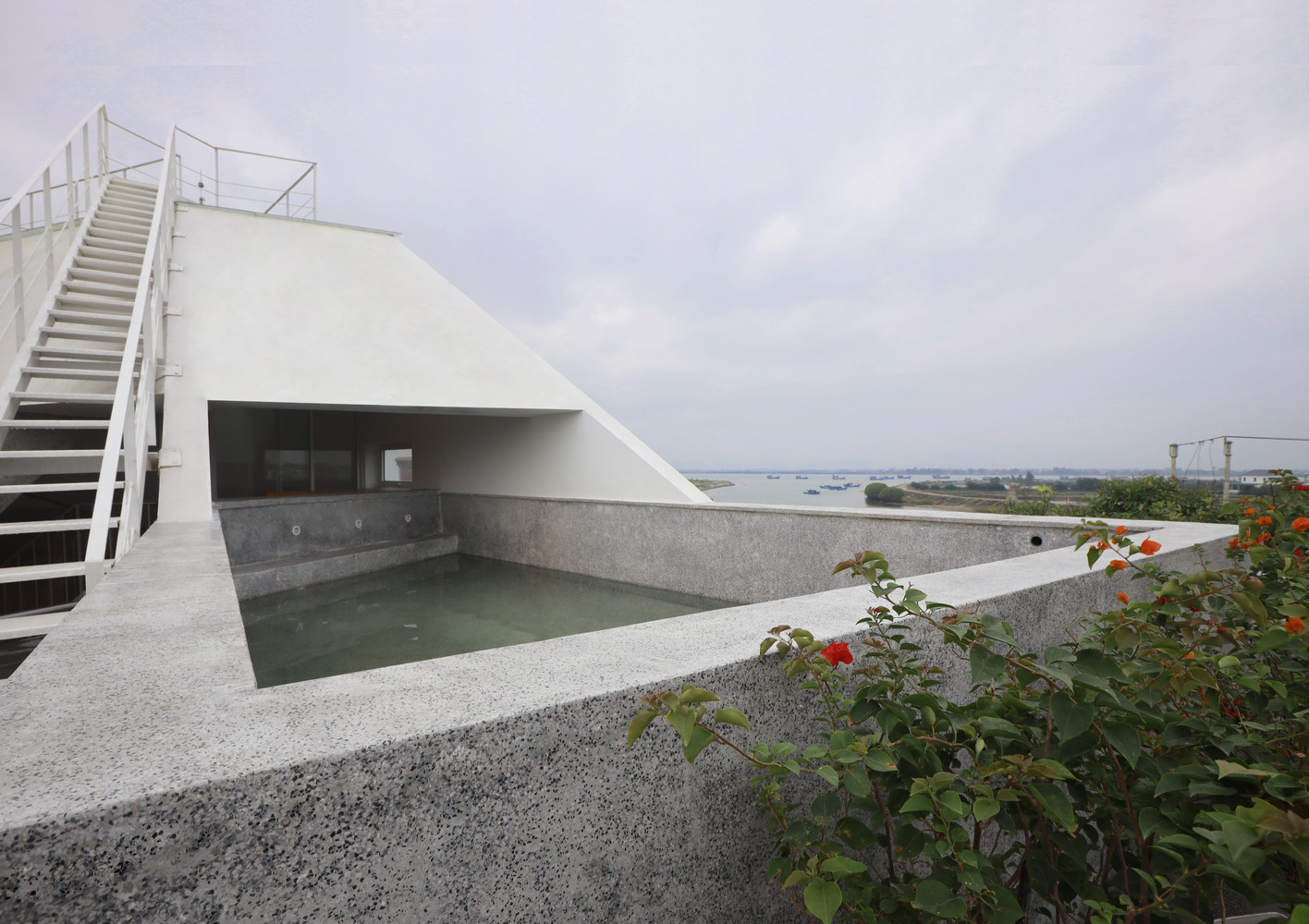 Ngôi nhà thiết kế độc đáo như hang động-10