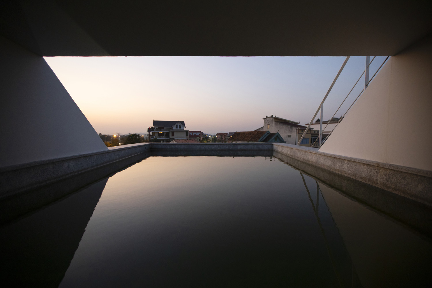 Ngôi nhà thiết kế độc đáo như hang động-11