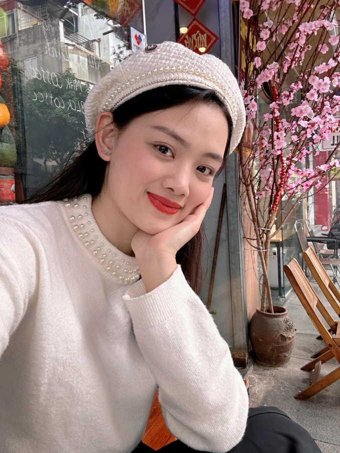 Cô gái xinh đẹp bất ngờ được Xuân Trường tag tên trên Facebook-3