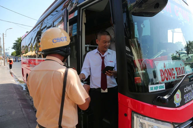 Dòng người rồng rắn nhau ở cửa ngõ miền Tây rời TP.HCM về nghỉ lễ 30/4 - 1/5-7