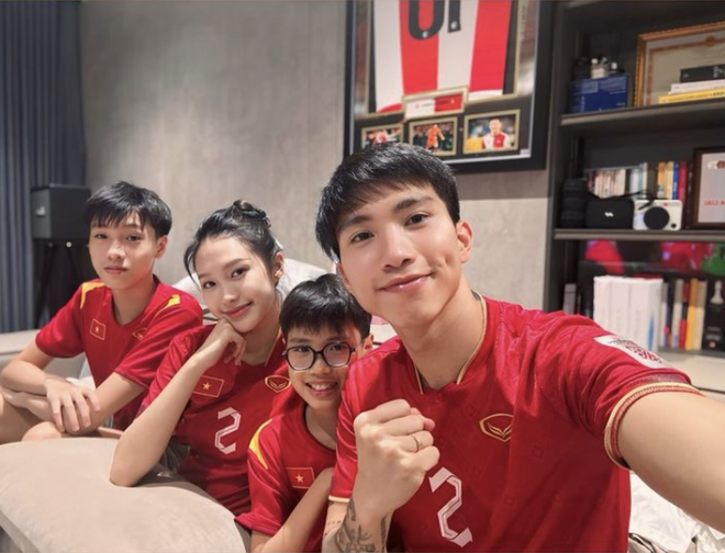 Đoàn Văn Hậu cùng Doãn Hải My thức đêm cổ vũ U23 Việt Nam, nhan sắc mẹ bầu sắp sinh gây chú ý!-1