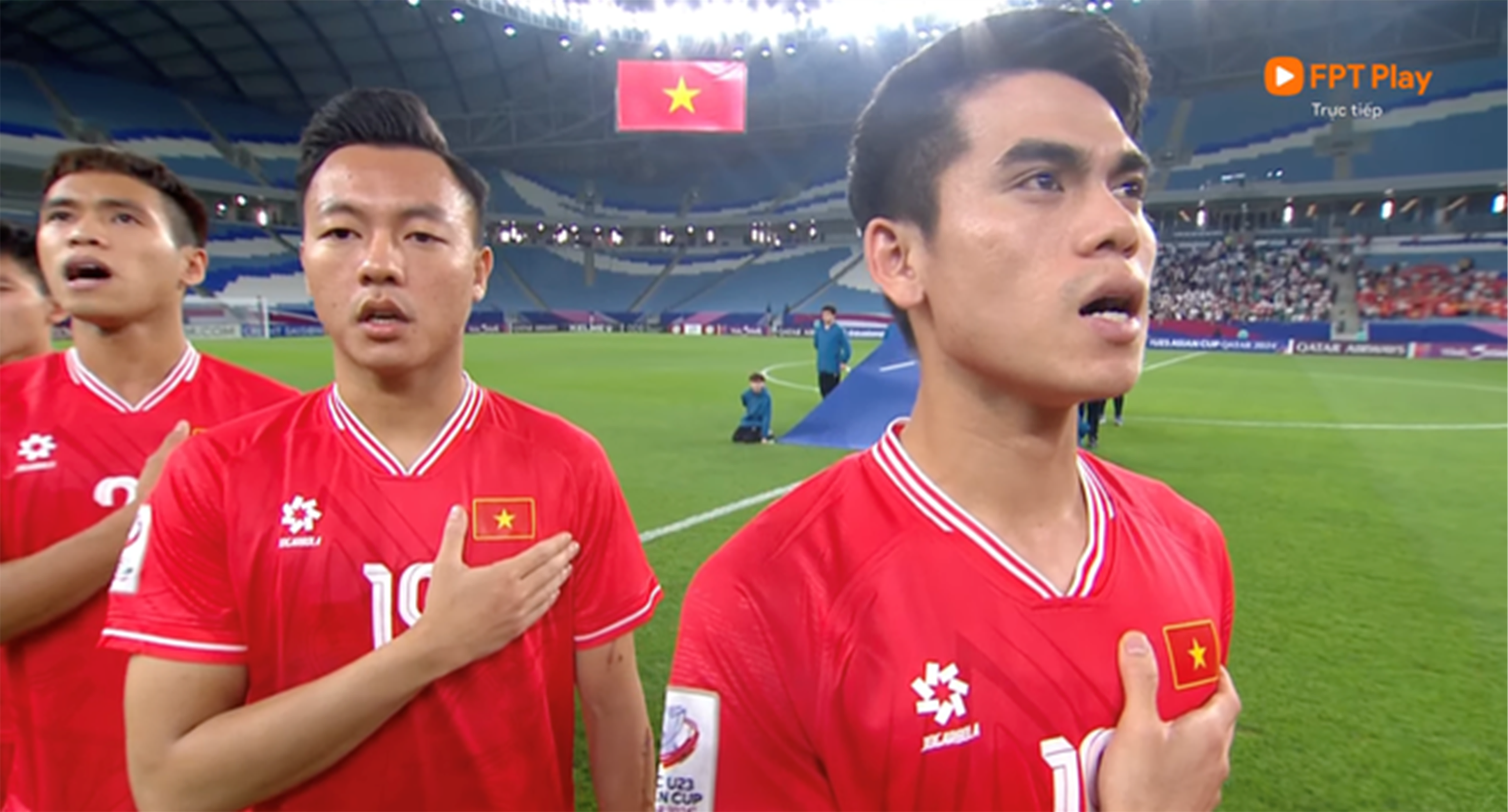 Đoàn Văn Hậu cùng Doãn Hải My thức đêm cổ vũ U23 Việt Nam, nhan sắc mẹ bầu sắp sinh gây chú ý!-4