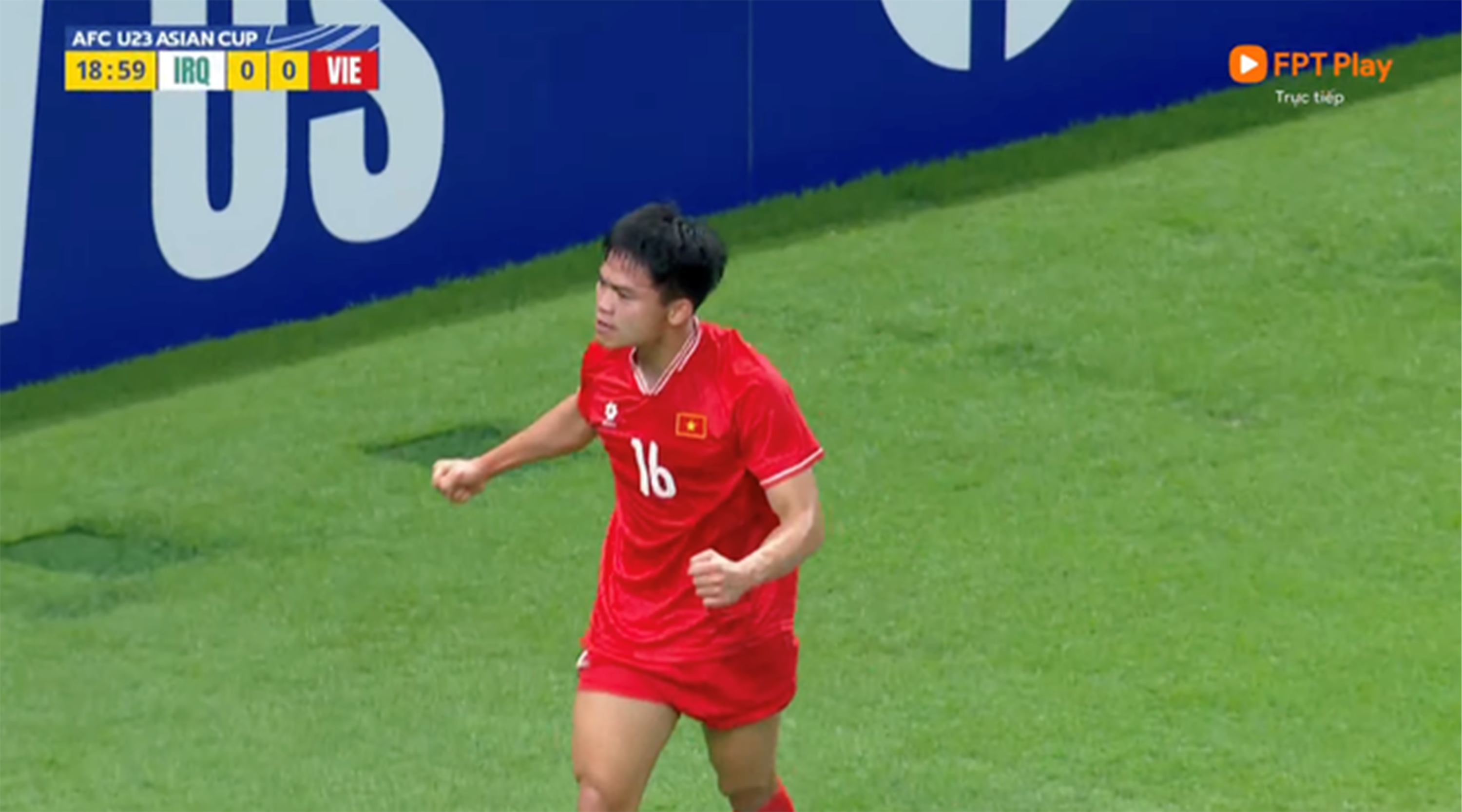 Đoàn Văn Hậu cùng Doãn Hải My thức đêm cổ vũ U23 Việt Nam, nhan sắc mẹ bầu sắp sinh gây chú ý!-5