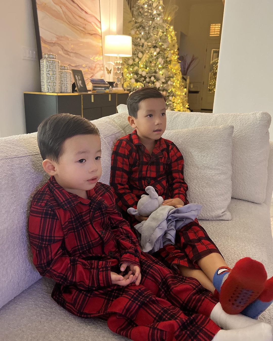 Hoa hậu 9X được ông xã U60 tặng biệt thự ven sông ở Mỹ, giờ tập tành kinh doanh shop hoa tươi, vừa làm vợ - làm mẹ - làm bà chủ-3