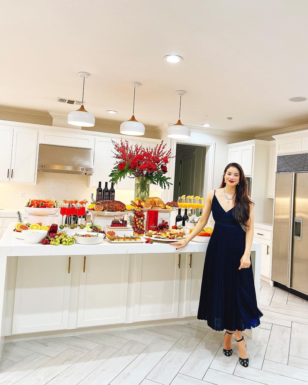 Hoa hậu 9X được ông xã U60 tặng biệt thự ven sông ở Mỹ, giờ tập tành kinh doanh shop hoa tươi, vừa làm vợ - làm mẹ - làm bà chủ-4