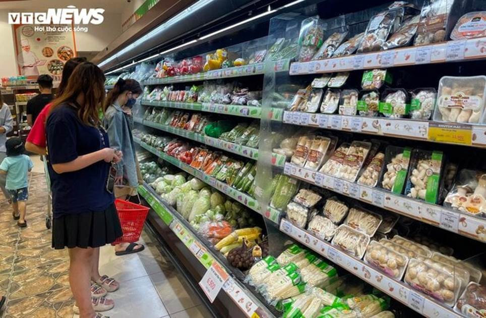 Siêu thị tích hàng, khuyến mại rầm rộ hút khách mua sắm dịp nghỉ lễ 30/4-9