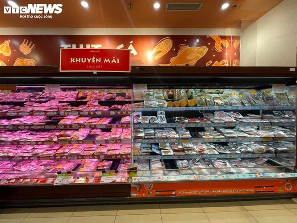 Siêu thị tích hàng, khuyến mại rầm rộ hút khách mua sắm dịp nghỉ lễ 30/4-12