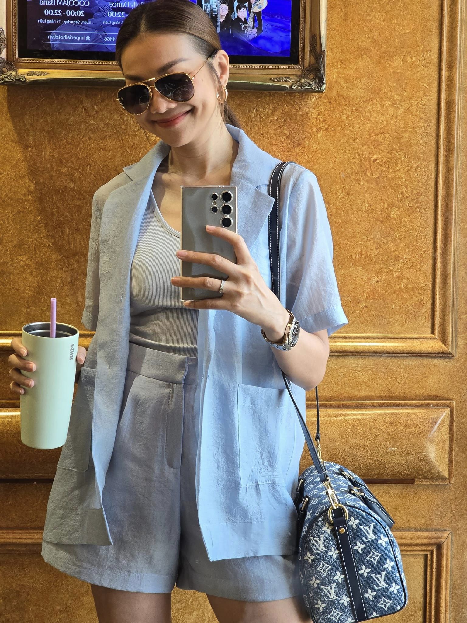 Thời trang của Phạm Thanh Hằng ngày càng trẻ trung sau khi lấy chồng, quý cô 40+ học theo là chuẩn-2