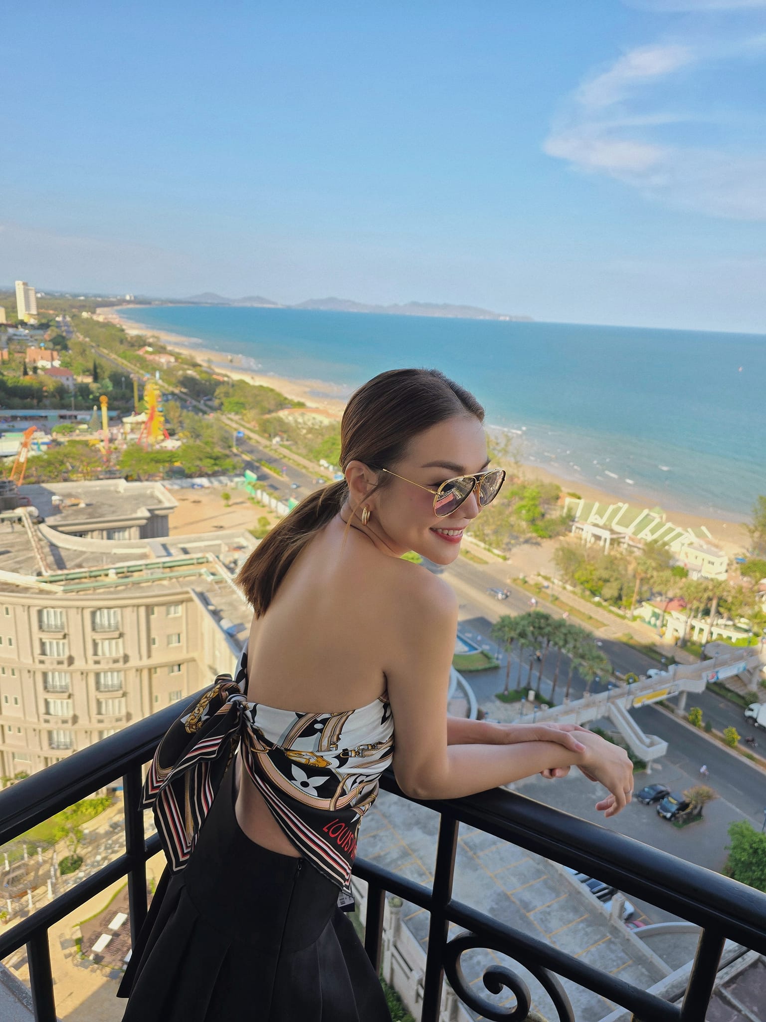 Thời trang của Phạm Thanh Hằng ngày càng trẻ trung sau khi lấy chồng, quý cô 40+ học theo là chuẩn-3