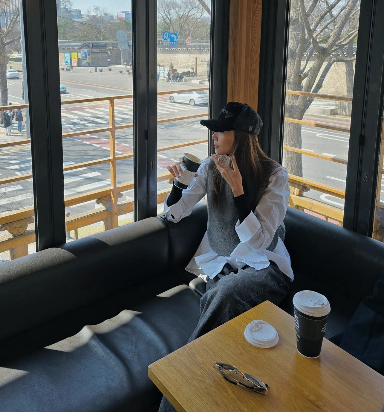 Thời trang của Phạm Thanh Hằng ngày càng trẻ trung sau khi lấy chồng, quý cô 40+ học theo là chuẩn-9